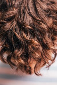Przeszczep włosów - co należy wiedzieć o jednej z najskuteczniejszych metod walki z łysieniem?